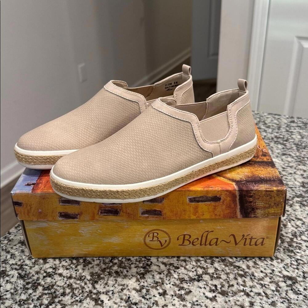 Bella Vita Womens Wrenley Faux Leather Casual Flat Shoes 8